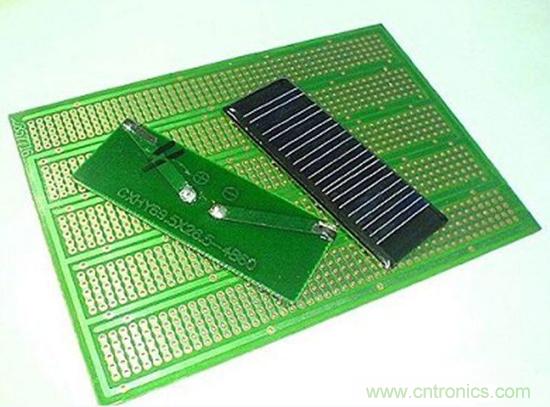 微型太陽(yáng)能供電板DIY，給手電筒收音機(jī)供電