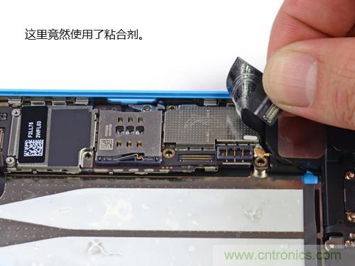內(nèi)部能否出“彩”？“五彩機(jī)身”iPhone 5C拆解揭秘