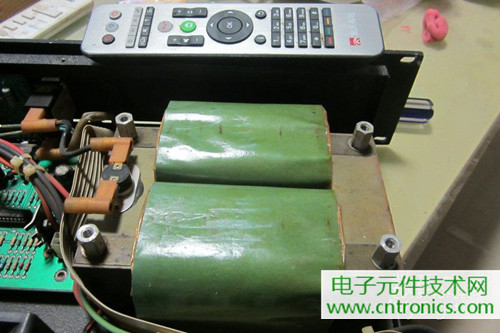 用料很給力！專業(yè)后級(jí)功放美國(guó)高峰FA1201拆解