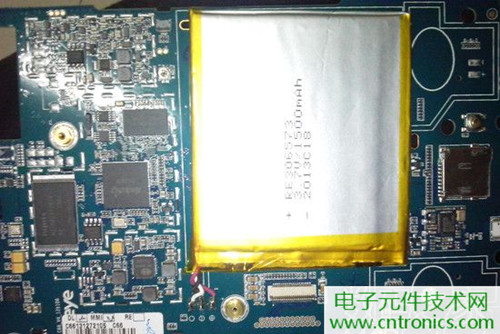 不怕摔的電紙書！一款柔性屏電子書閱讀器拆解