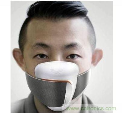 Frog Design 開發(fā)了一款可搭配手機(jī)應(yīng)用程序使用的智能口罩概念原型，內(nèi)建粒子傳感器，能警告使用者何時(shí)該戴上口罩