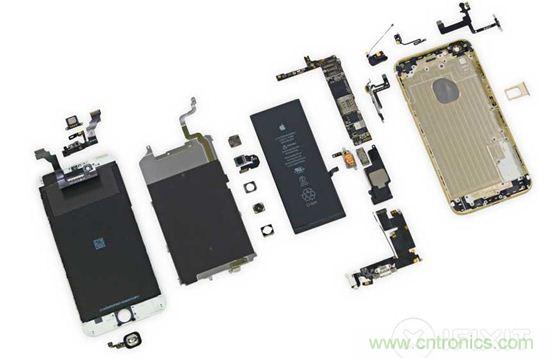 iPhone 6 Plus完全拆卸后可以看到，該產(chǎn)品在較小的空間容納了大量硬件。（來源：iFixit）