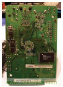 圖3：WPS54G打印服務(wù)器電路板背面。