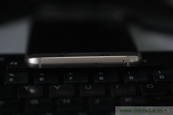 三星S6 Edge+拆解：比S6 Edge加在哪里？