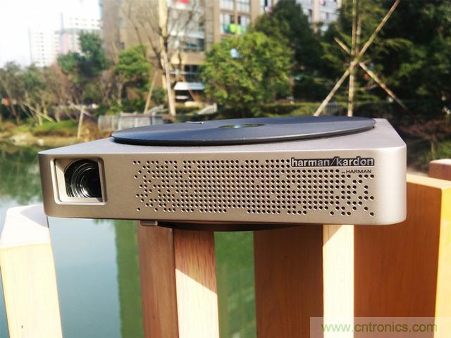 無屏電視時代已然來臨，客廳你做好準(zhǔn)備了嗎？