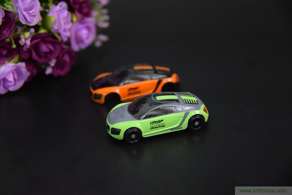 虛擬與現(xiàn)實(shí)相結(jié)合的飛車游戲，讓你體驗(yàn)速度與激情的碰撞！
