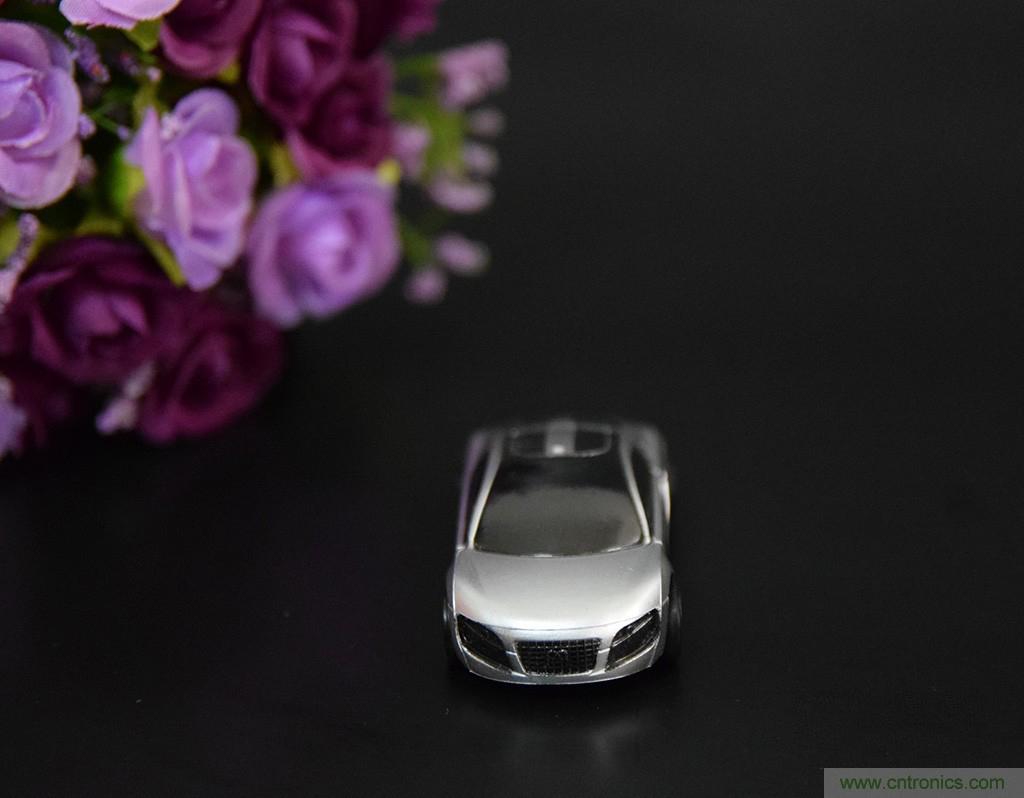 虛擬與現(xiàn)實(shí)相結(jié)合的飛車游戲，讓你體驗(yàn)速度與激情的碰撞！