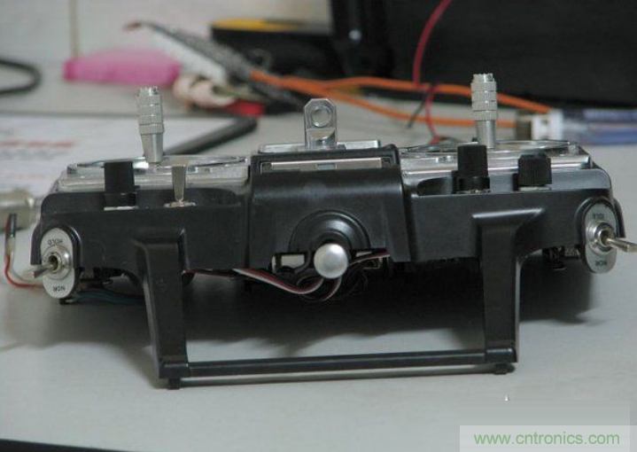 無人機 DIY 制作全過程，酷得不要不要的！
