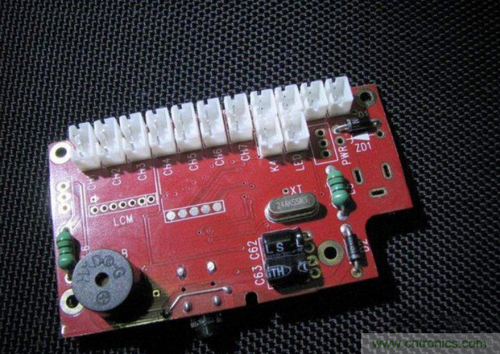 無人機 DIY 制作全過程，酷得不要不要的！