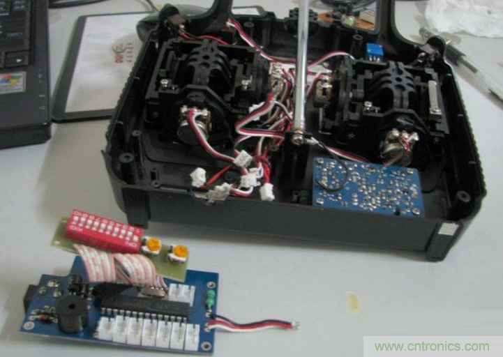 無人機 DIY 制作全過程，酷得不要不要的！