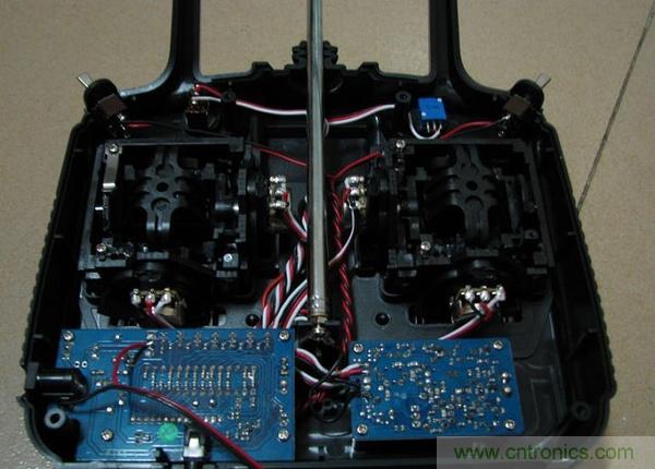 無人機 DIY 制作全過程，酷得不要不要的！