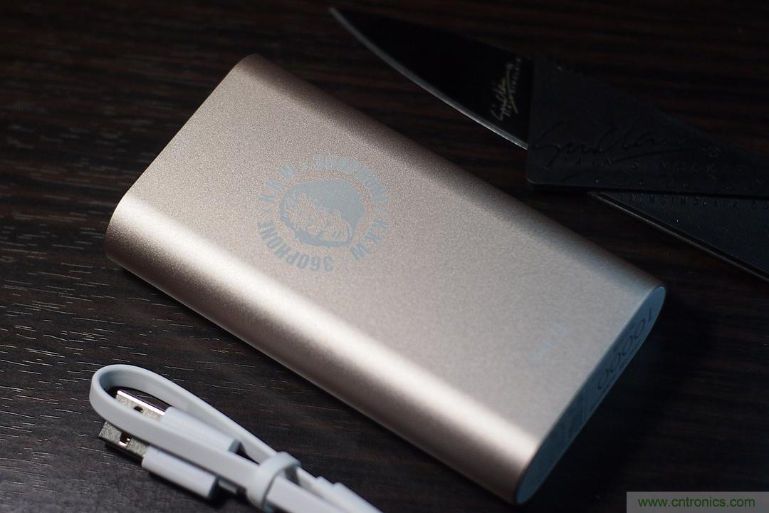 移動(dòng)電源也玩雙引擎？快到你想象不到