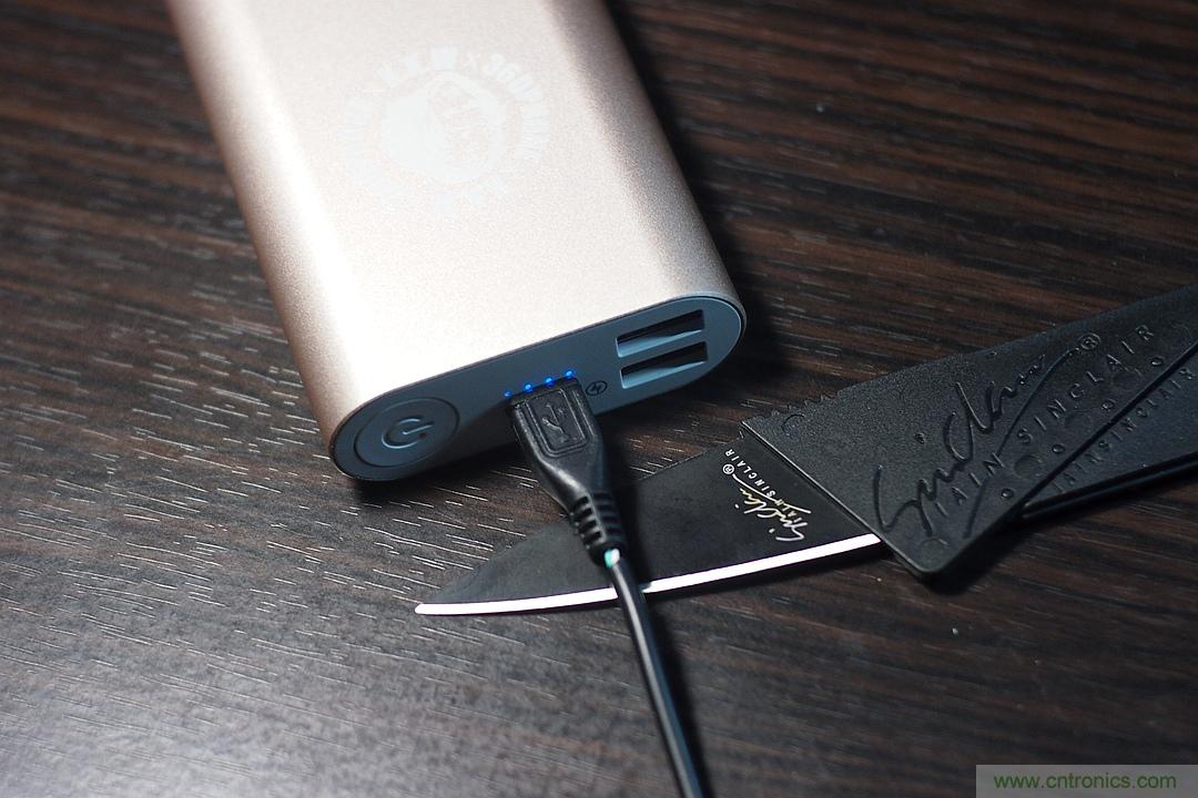 移動(dòng)電源也玩雙引擎？快到你想象不到