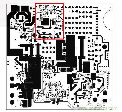 這是自動(dòng)測試設(shè)備的PCB，因?yàn)槭孪攘私膺^那顆SEPIC轉(zhuǎn)換器（以紅框標(biāo)示），我的設(shè)計(jì)第一次就成功。