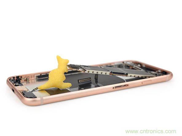 iPhone 8首拆：無線充電版本的iPhone 7？