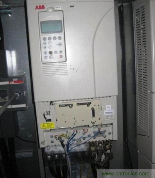 變頻器的輸出頻率調(diào)高，那么輸出電壓將如何提高？