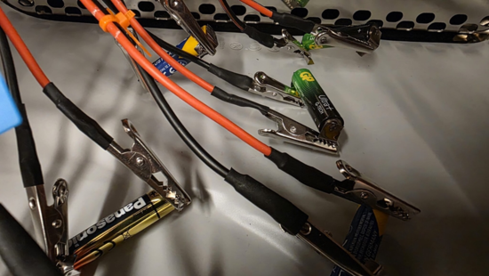 AAA電池怎么選？5款A(yù)AA堿性電池實(shí)測(cè)，結(jié)果可能出乎意料